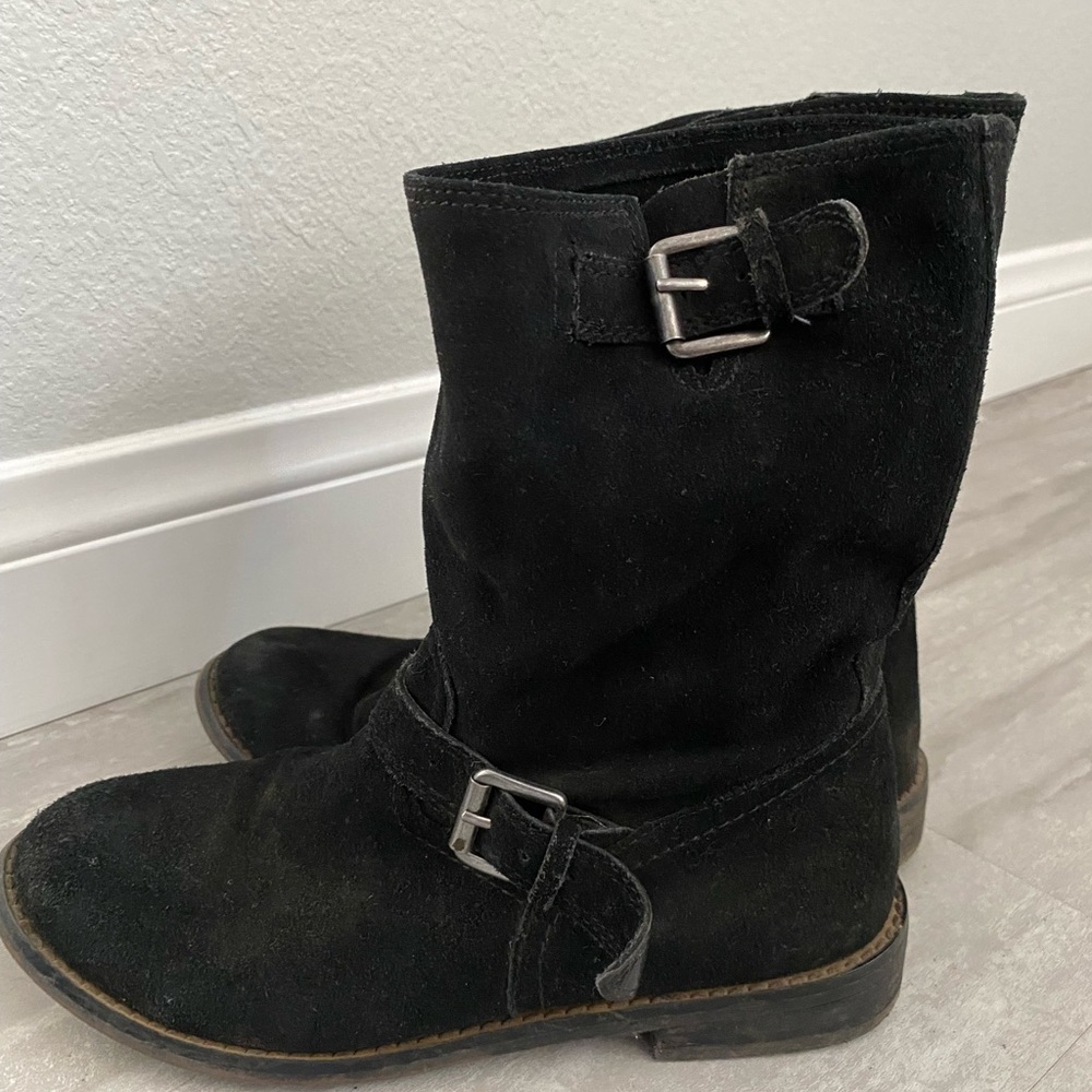 Report- black Booties size 8